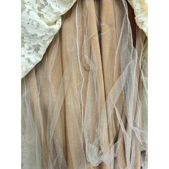 ABS Allen Schwartz Ivory Lace Dress. Size 6. New with tags and small flaw. - Picture 6 of 8